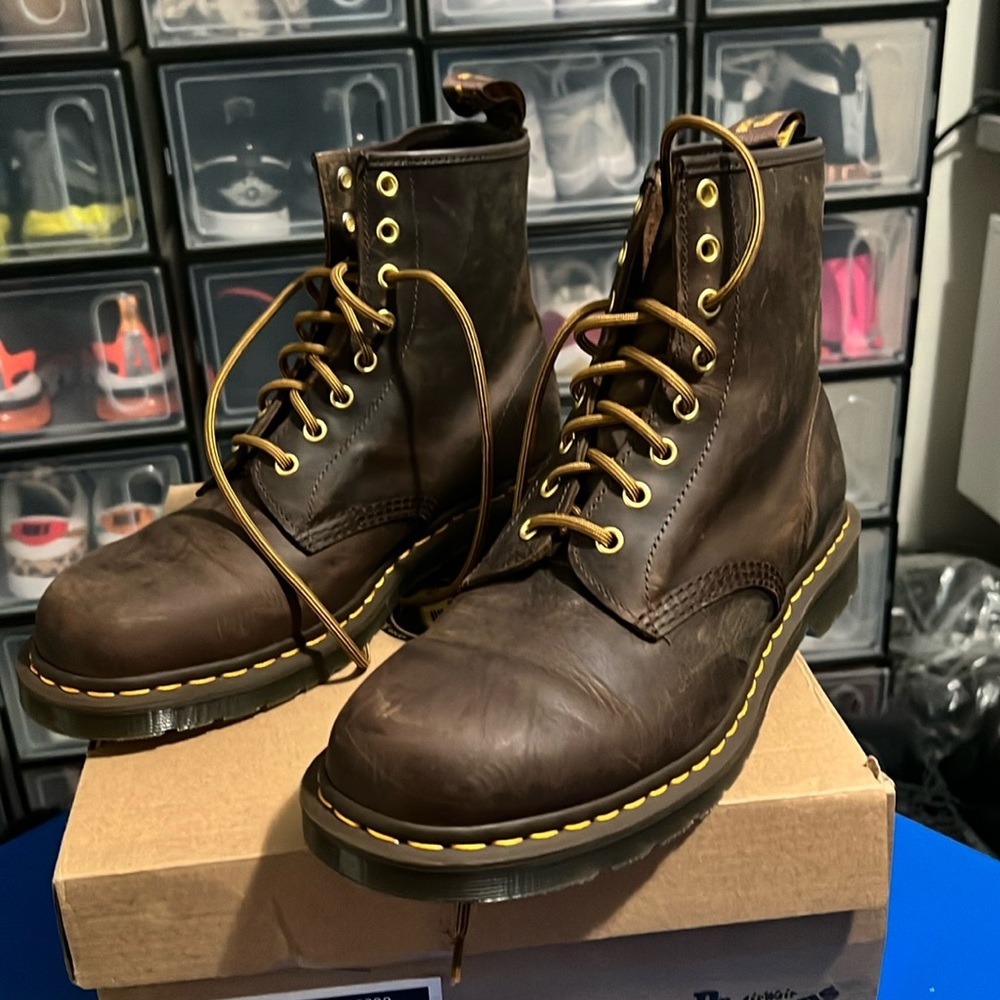 Brown Men’s size 10 brown 1460 Dr martens